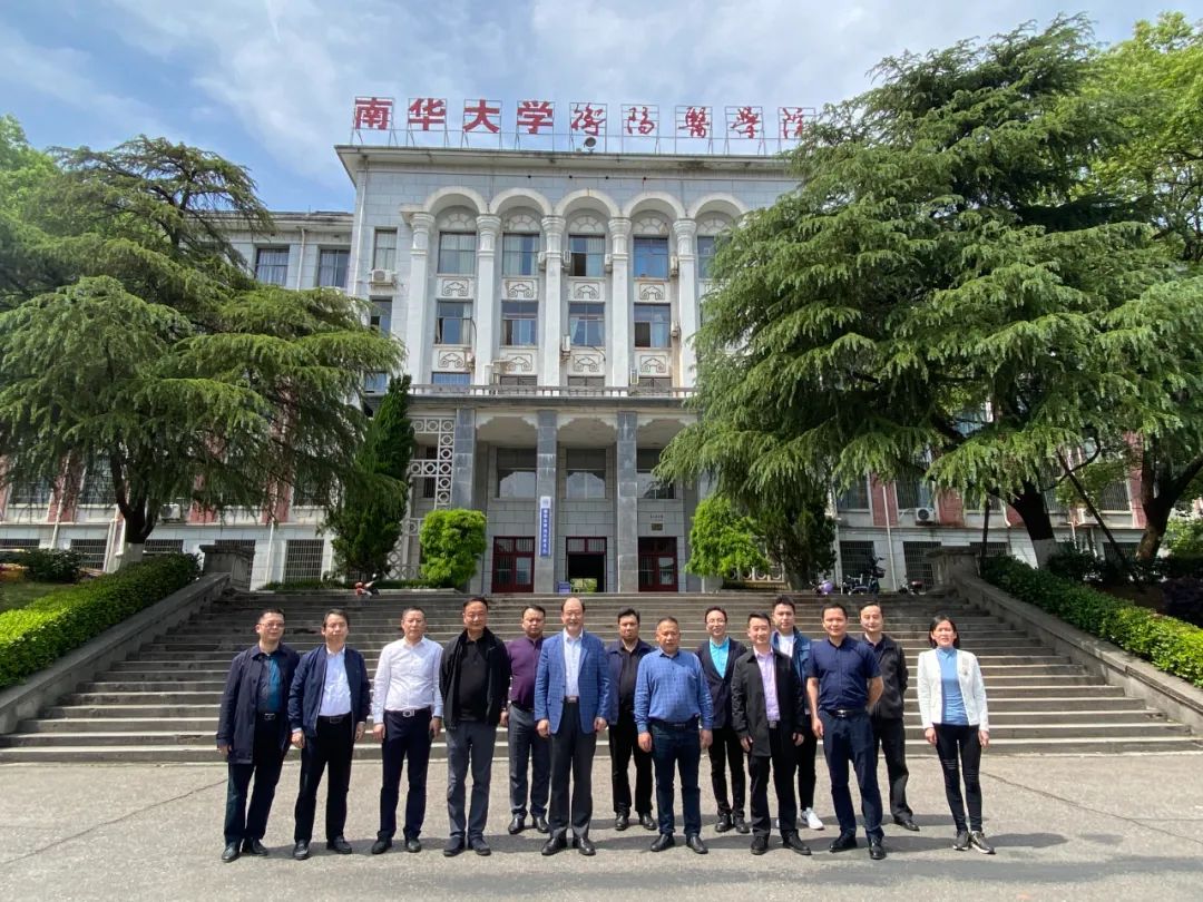 山水(shuǐ)集團董事長丁獻山帶隊赴南華大(dà)學開(kāi)展校(xiào)企合作交流